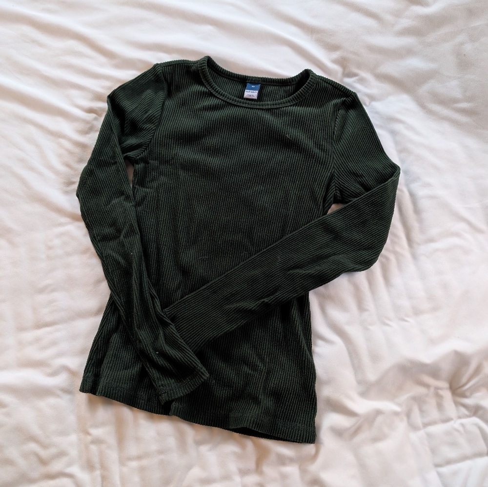 Ribbed knit green sweater